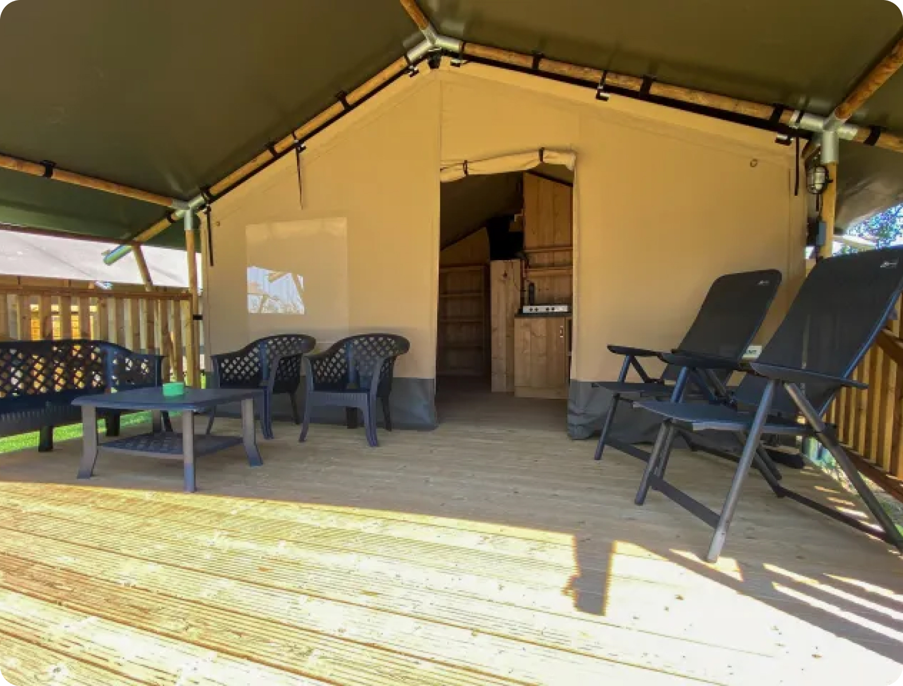 Safaritent met sanitaire voorzieningen – 4 personen